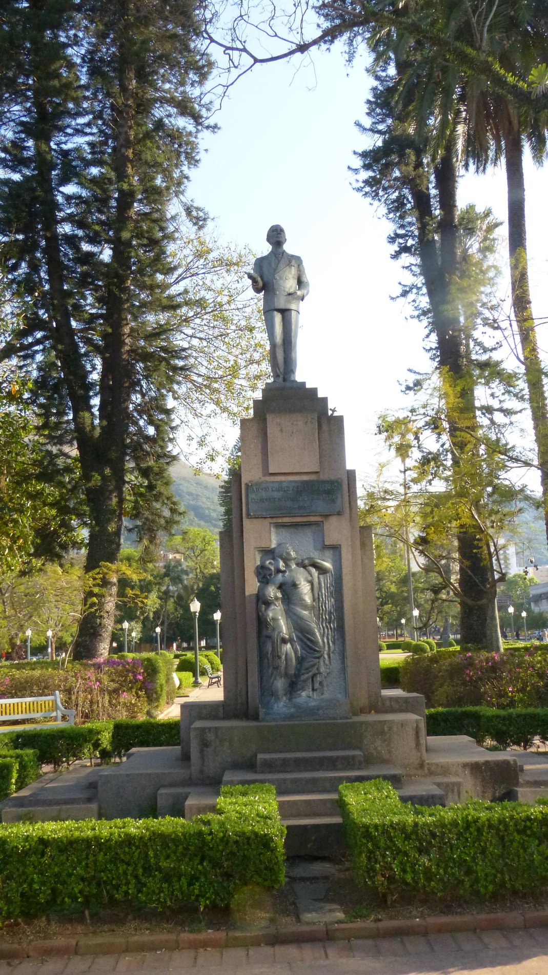 Estátua em homenagem a Antônio Carlos
