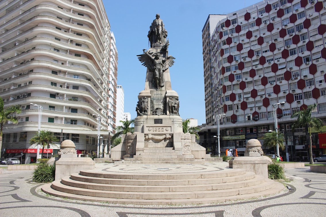 Monumento aos três irmãos Andrada, em Santos
